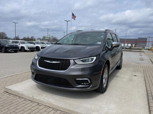 Granite Crystal Clearcoat Metallic 2022 Chrysler Pacifica Limited