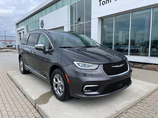 Granite Crystal Clearcoat Metallic 2022 Chrysler Pacifica Limited