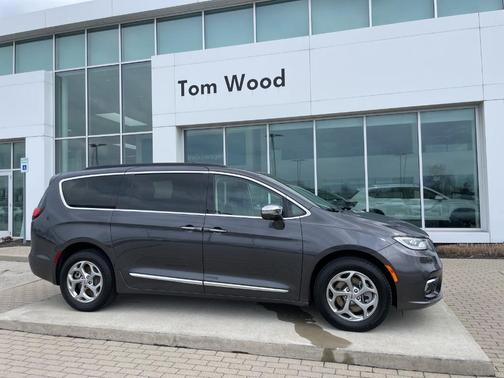 Granite Crystal Clearcoat Metallic 2022 Chrysler Pacifica Limited