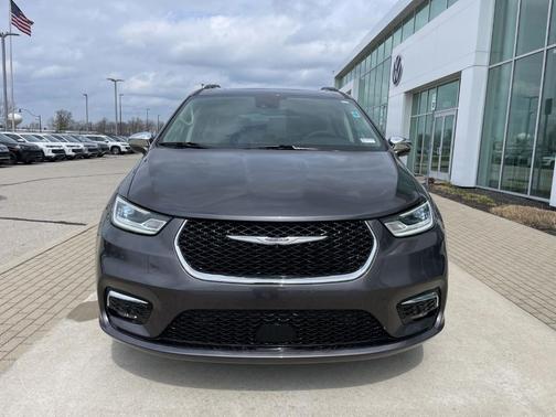 Granite Crystal Clearcoat Metallic 2022 Chrysler Pacifica Limited