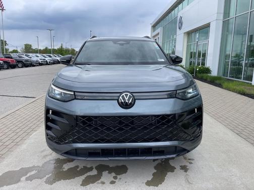 Platinum Gray Metallic 2026 Volkswagen Tiguan 2.0T SE R-Line Black