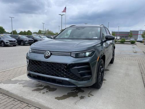 Platinum Gray Metallic 2026 Volkswagen Tiguan 2.0T SE R-Line Black