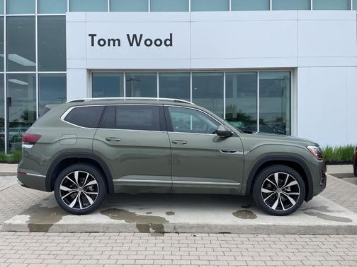 Avocado Green Pearl 2026 Volkswagen Atlas 2.0T SEL Premium R-Line