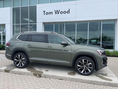 Avocado Green Pearl 2026 Volkswagen Atlas 2.0T SEL Premium R-Line