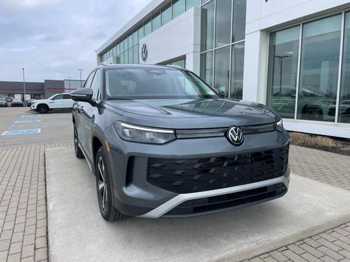 Platinum Gray Metallic 2026 Volkswagen Tiguan 2.0T SE
