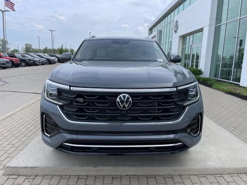 Pure Gray 2026 Volkswagen Atlas Cross Sport 2.0T SEL Premium R-Line