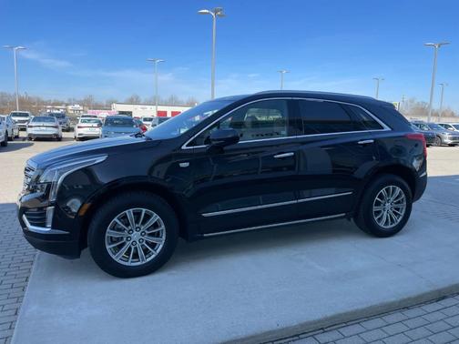 Stellar Black Metallic 2019 Cadillac XT5 Luxury
