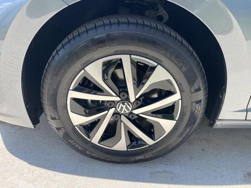 Platinum Gray Metallic 2024 Volkswagen Jetta 1.5T S