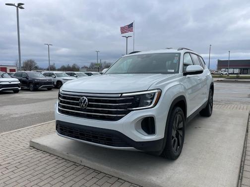 Opal White Pearl 2026 Volkswagen Atlas 2.0T SE W/TECHNOLOGY