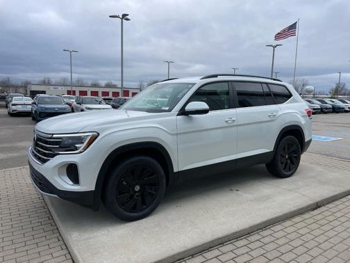 Opal White Pearl 2026 Volkswagen Atlas 2.0T SE W/TECHNOLOGY