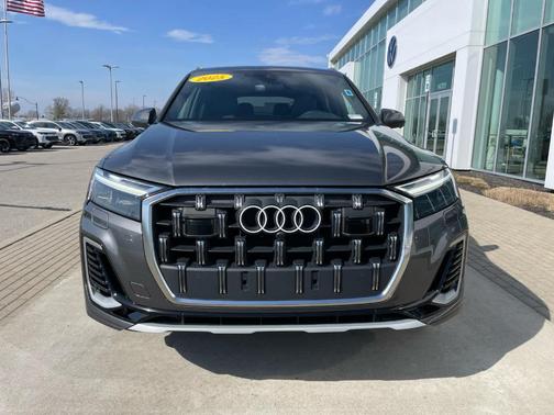 2025 Audi Q7 55 Premium Plus
