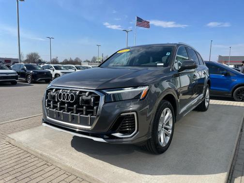 2025 Audi Q7 55 Premium Plus