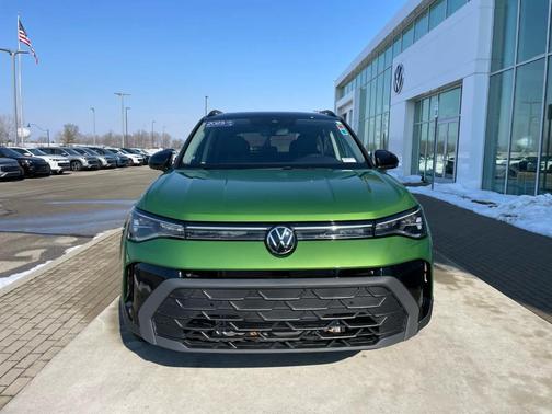 2025 Volkswagen Taos 1.5T SE Black