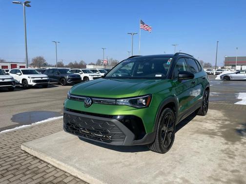 2025 Volkswagen Taos 1.5T SE Black