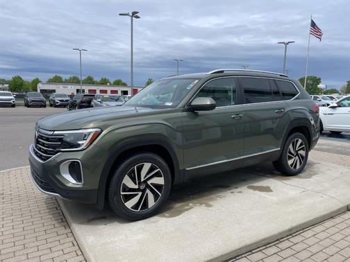 Avocado Green Pearl 2026 Volkswagen Atlas 2.0T SEL