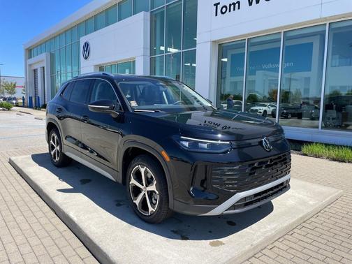 Deep Black Pearl 2026 Volkswagen Tiguan 2.0T SE