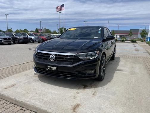 Deep Black Pearl Effect 2019 Volkswagen Jetta 1.4T R-Line