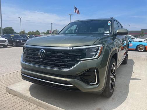Avocado Green Pearl 2026 Volkswagen Atlas 2.0T SEL Premium R-Line