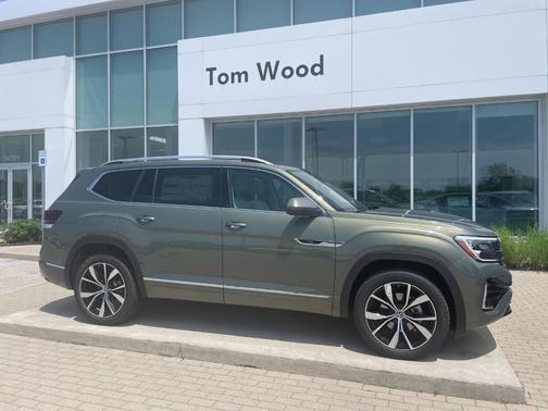 Avocado Green Pearl 2026 Volkswagen Atlas 2.0T SEL Premium R-Line