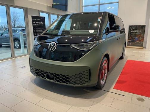 Deep Black Pearl Effect 2025 Volkswagen ID. Buzz Pro S