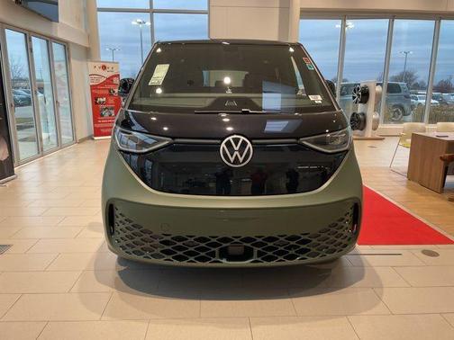 Deep Black Pearl Effect 2025 Volkswagen ID. Buzz Pro S