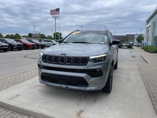 Billet Silver Metallic Clearcoat 2023 Jeep Compass Altitude