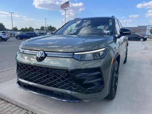 2025 Volkswagen Tiguan 2.0T SE R-Line Black
