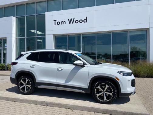Pure White 2025 Volkswagen Tiguan 2.0T SE