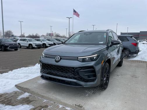 2026 Volkswagen Tiguan 2.0T SE R-Line Black