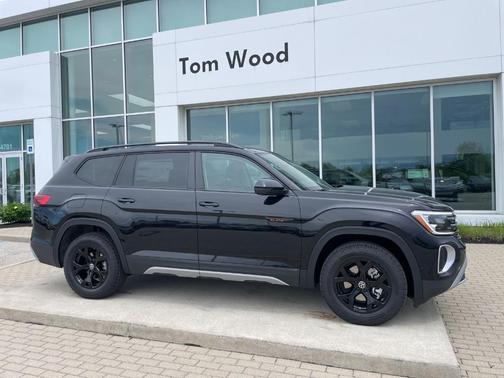 Deep Black Pearl 2026 Volkswagen Atlas 2.0T Peak Edition