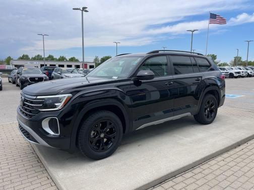 Deep Black Pearl 2026 Volkswagen Atlas 2.0T Peak Edition