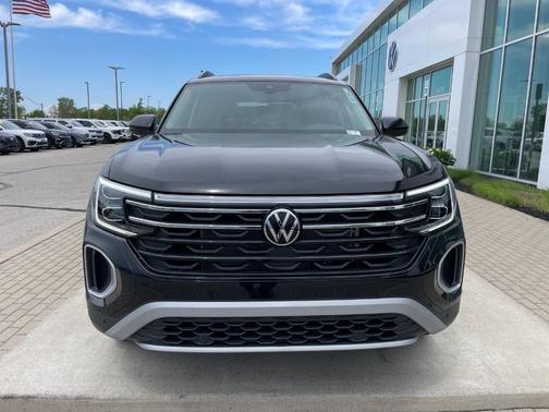 Deep Black Pearl 2026 Volkswagen Atlas 2.0T Peak Edition