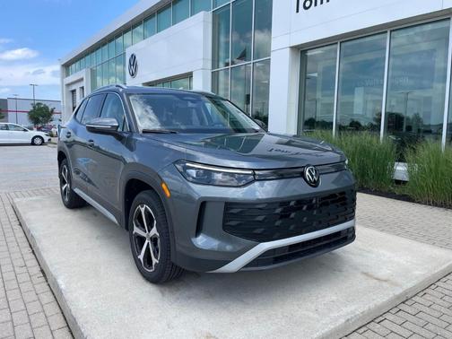 Platinum Gray Metallic 2026 Volkswagen Tiguan 2.0T SE