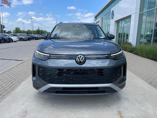 Platinum Gray Metallic 2026 Volkswagen Tiguan 2.0T SE