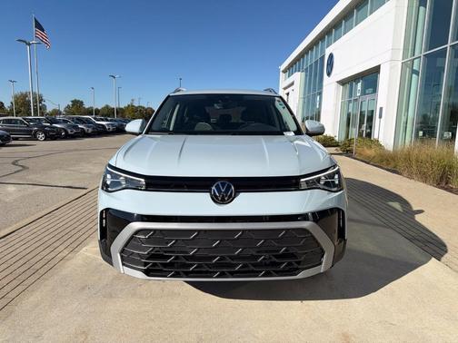 Gray 2027 Volkswagen Taos 1.5T SE