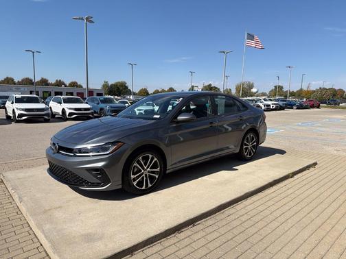 Platinum Gray Metallic 2026 Volkswagen Jetta 1.5T Sport