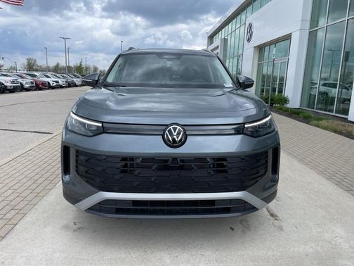 Platinum Gray Metallic 2026 Volkswagen Tiguan 2.0T SE