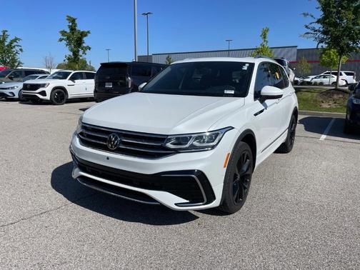 Opal White Pearl Effect 2024 Volkswagen Tiguan 2.0T SEL R-Line