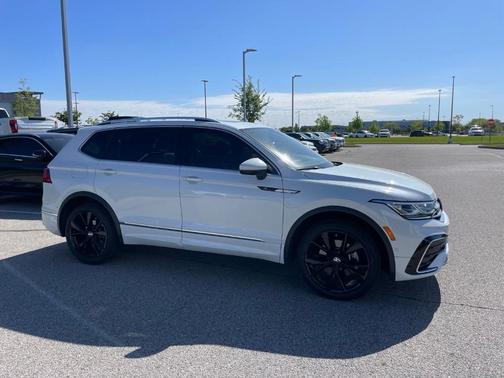 Opal White Pearl Effect 2024 Volkswagen Tiguan 2.0T SEL R-Line