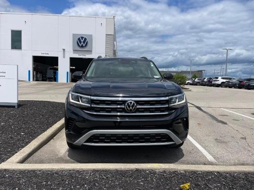 Deep Black Pearl Effect 2022 Volkswagen Atlas 3.6L SE w/Technology