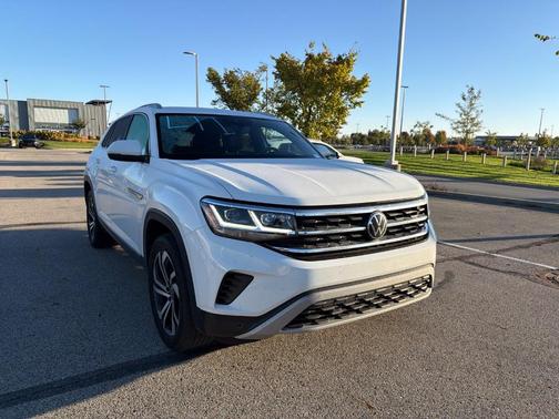 Pure White 2022 Volkswagen Atlas Cross Sport 2.0T SEL