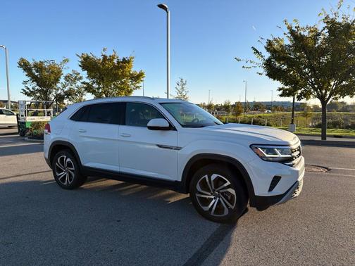 Pure White 2022 Volkswagen Atlas Cross Sport 2.0T SEL