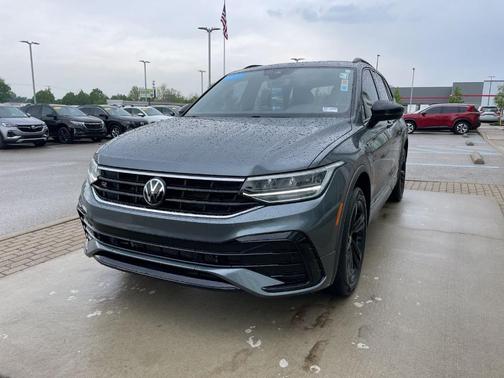 Platinum Gray Metallic 2023 Volkswagen Tiguan 2.0T SE R-Line Black