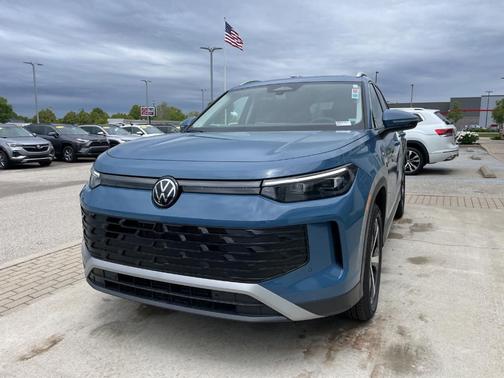 Monterey Blue Pearl 2026 Volkswagen Tiguan 2.0T SE