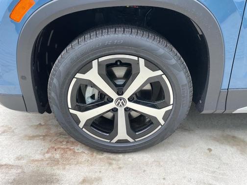 Monterey Blue Pearl 2026 Volkswagen Tiguan 2.0T SE