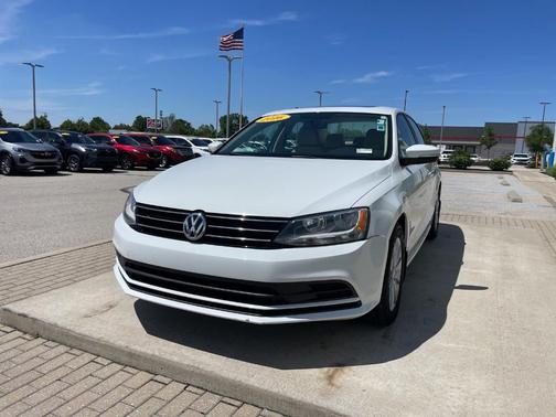 Pure White 2016 Volkswagen Jetta 1.4T SE w/ Connectivity