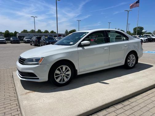 Pure White 2016 Volkswagen Jetta 1.4T SE w/ Connectivity