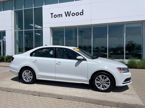 Pure White 2016 Volkswagen Jetta 1.4T SE w/ Connectivity