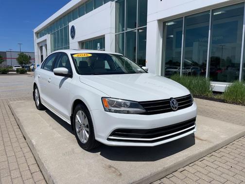 Pure White 2016 Volkswagen Jetta 1.4T SE w/ Connectivity