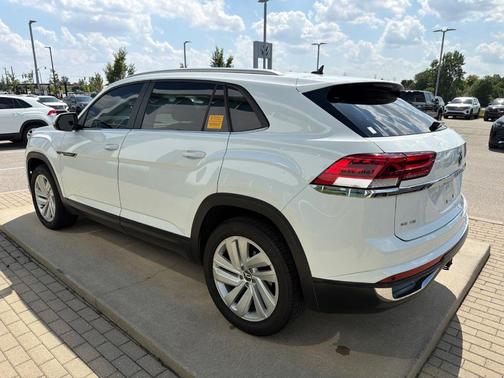 Pure White 2020 Volkswagen Atlas Cross Sport 3.6L V6 SE w/Technology
